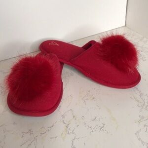 VICTORIAS SECRET RED POM POM POOF SLIPPERS SMALL